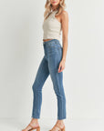 Hi Rise Slim Straight w/ Detail
