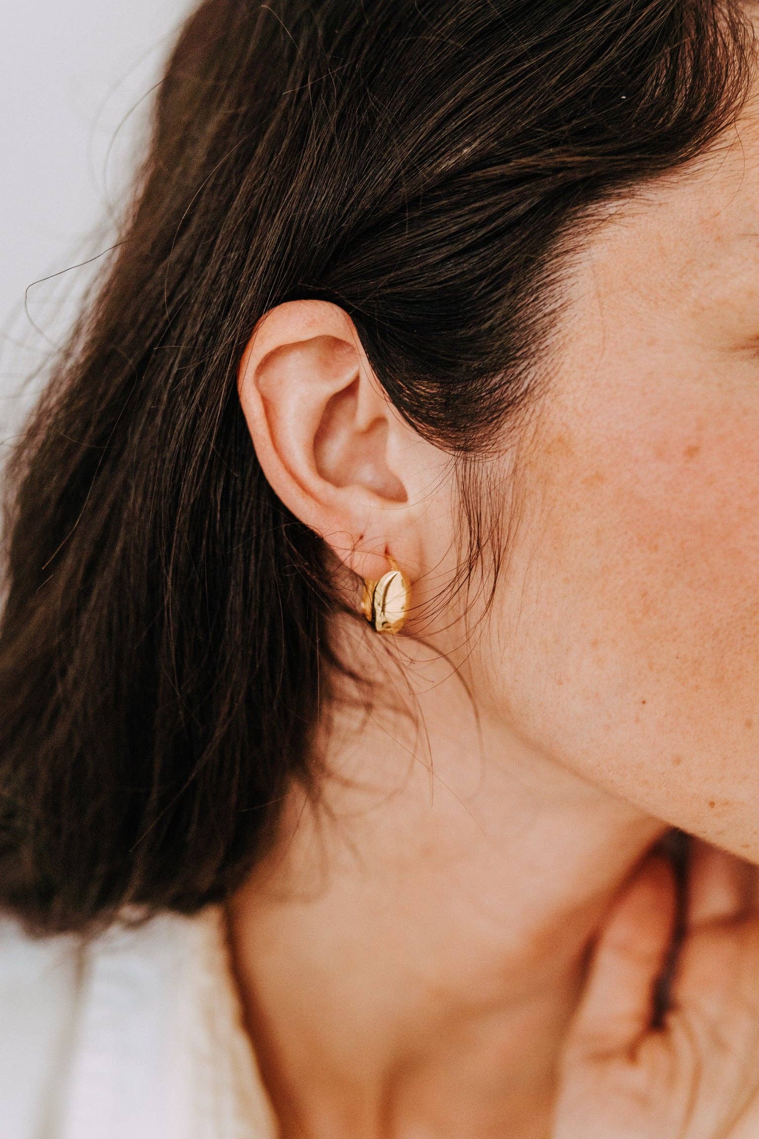 Gold Clutch Hoops – Sculpted Everyday Statement