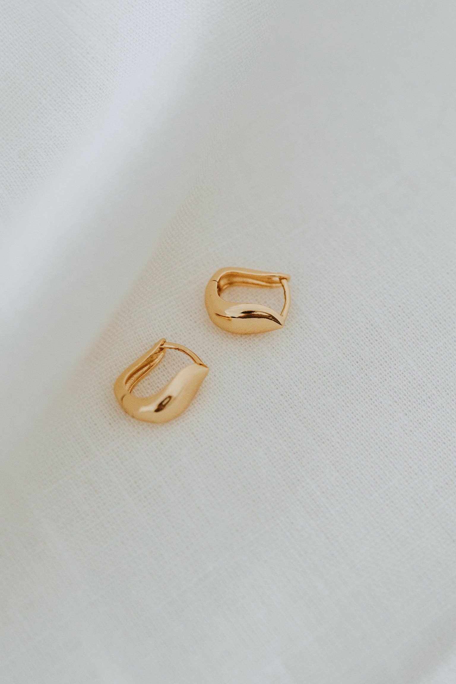 Gold Clutch Hoops – Sculpted Everyday Statement