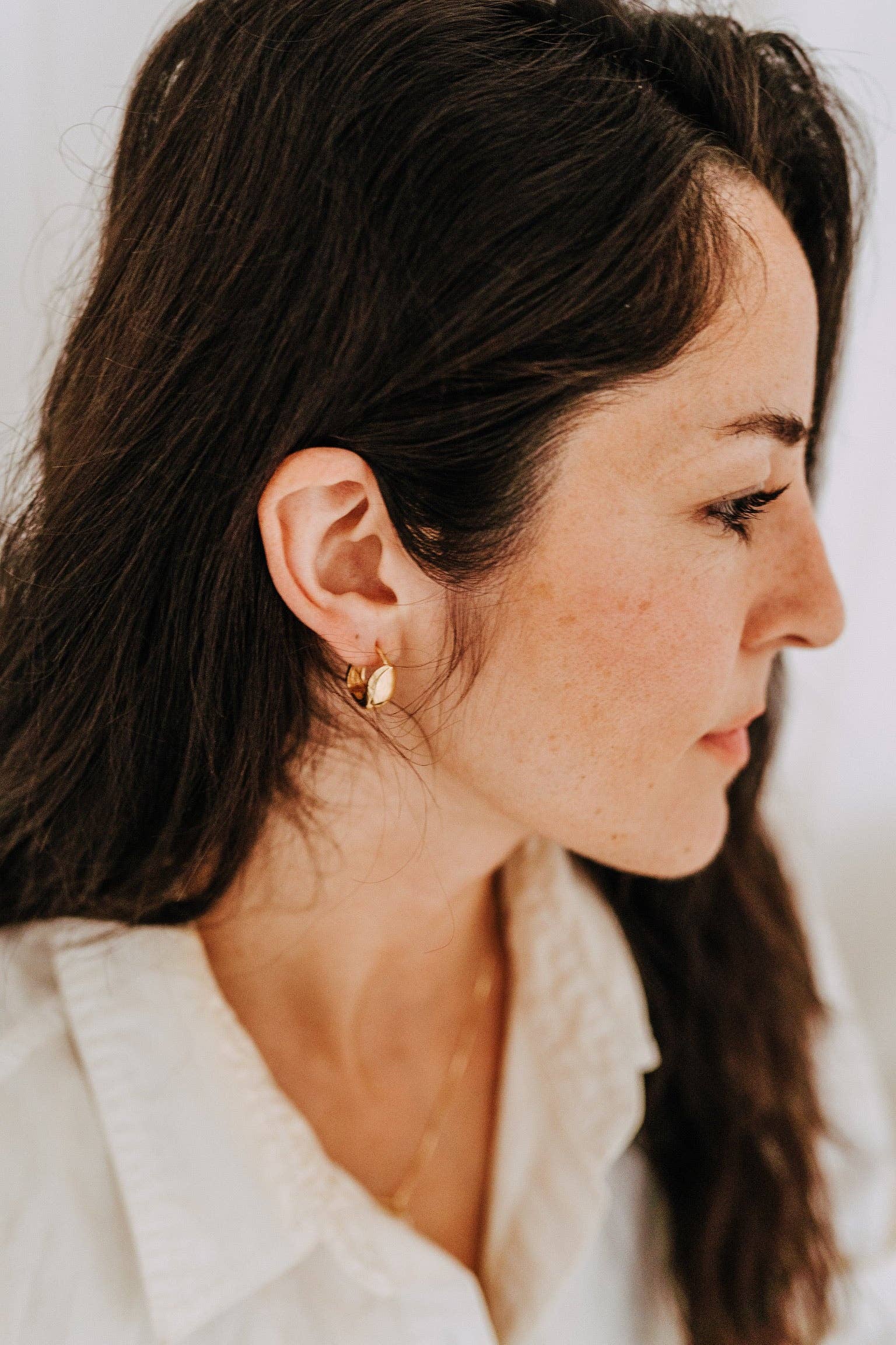 Gold Clutch Hoops – Sculpted Everyday Statement