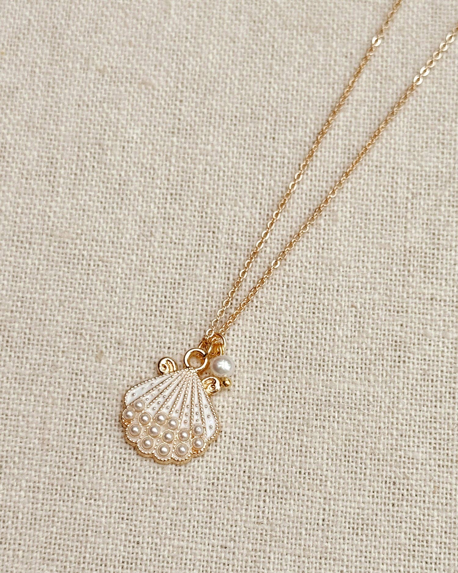 Sea Shell Pendant Necklace with Pearl Accent