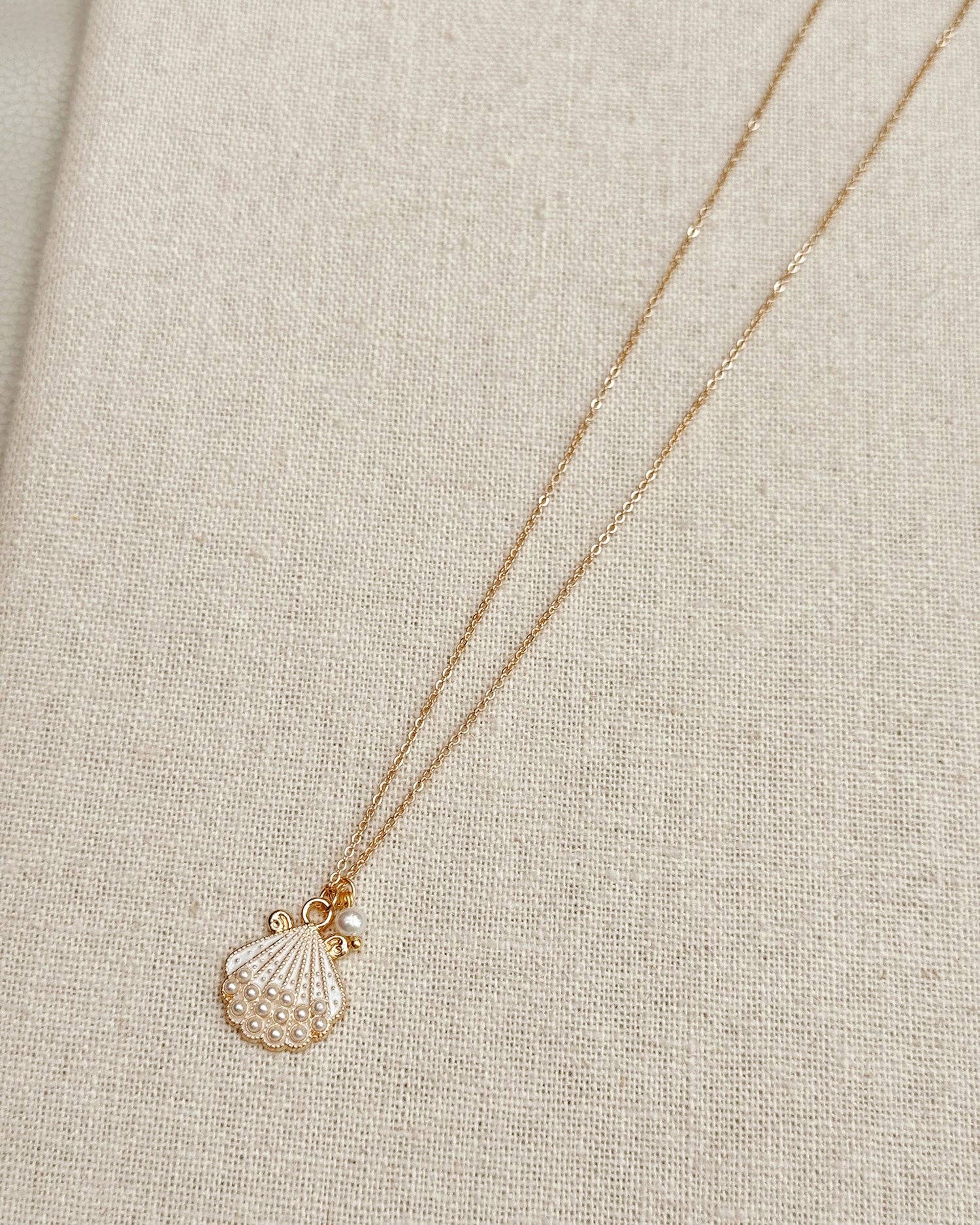 Sea Shell Pendant Necklace with Pearl Accent