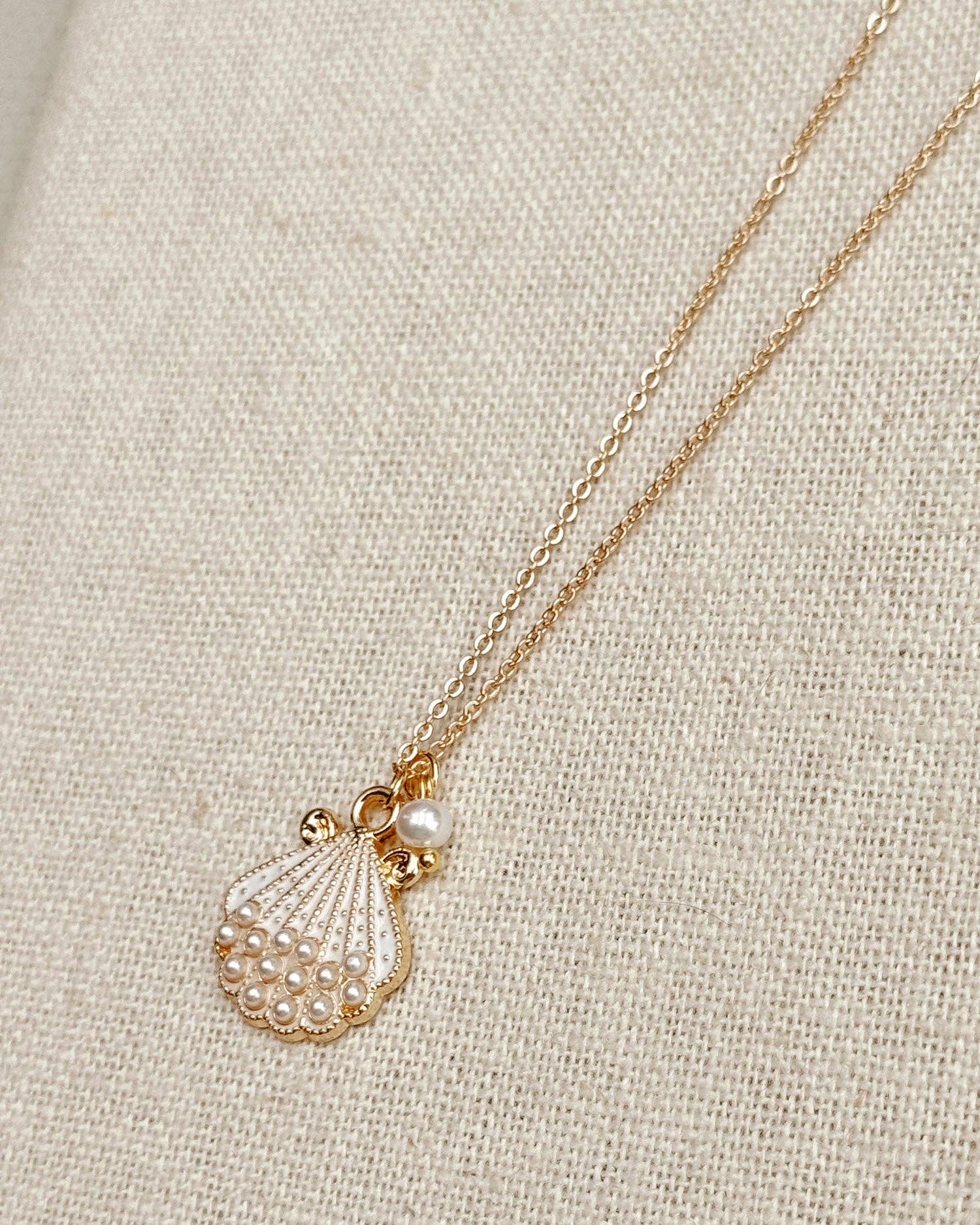 Sea Shell Pendant Necklace with Pearl Accent