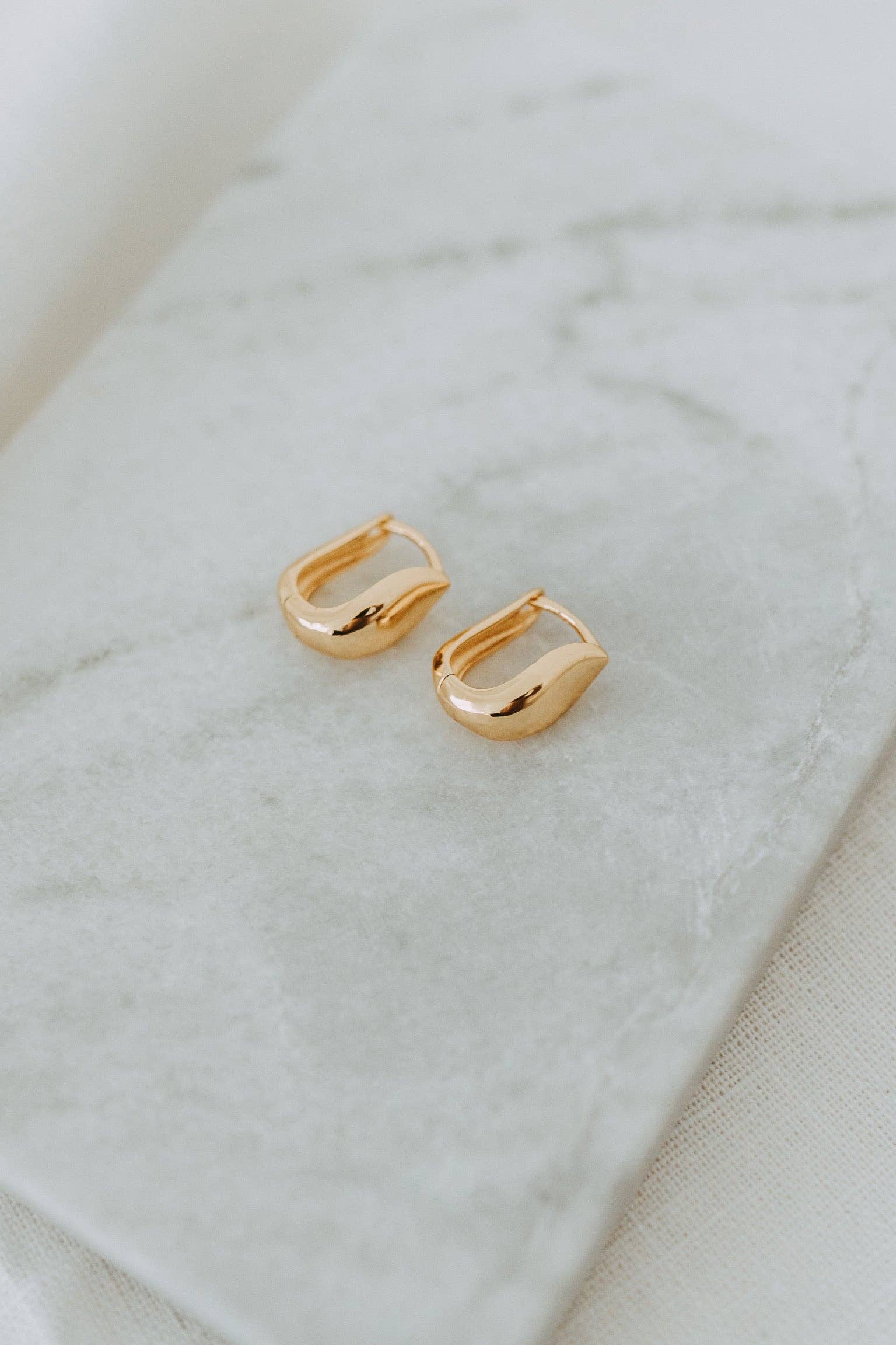 Gold Clutch Hoops – Sculpted Everyday Statement